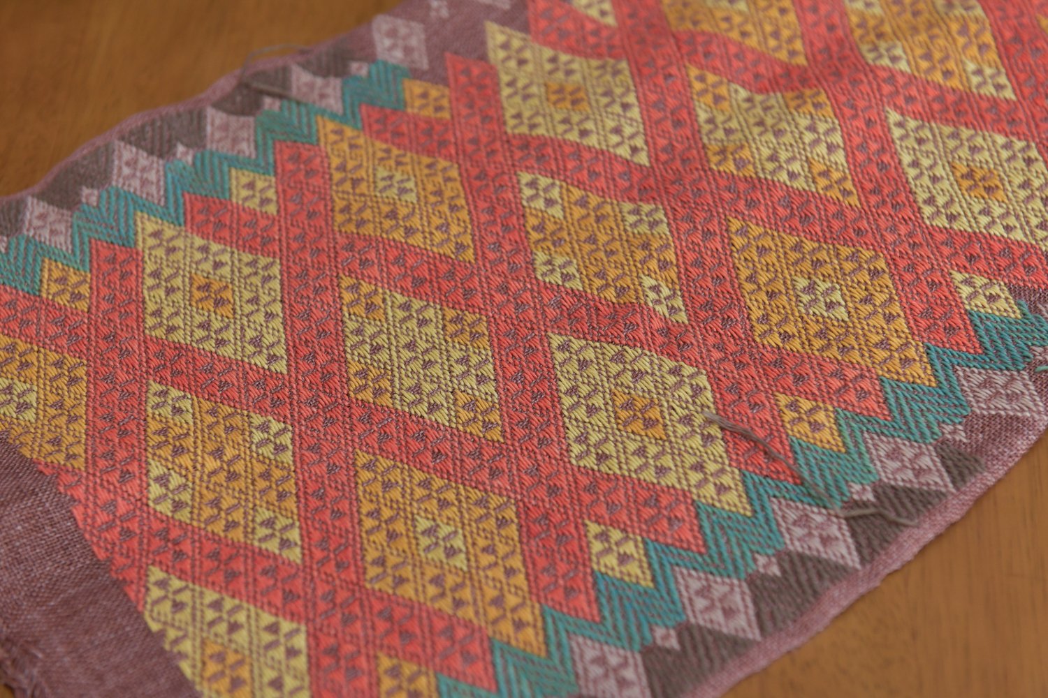 ▲色とりどりの糸で刺して作品を作るところに惹かれています。