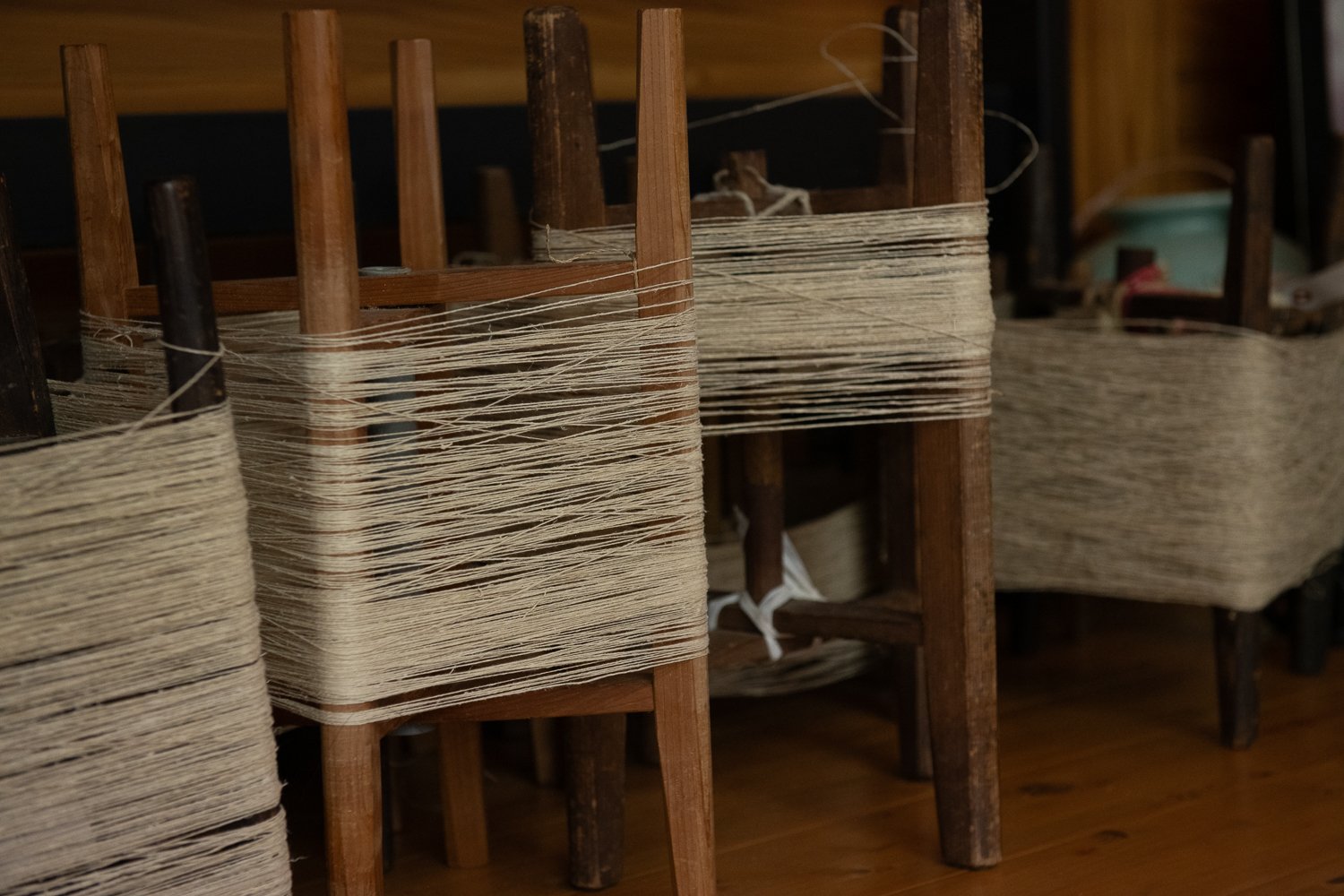 ▲歴代の績み手が績んだ糸が大切に保管されている。