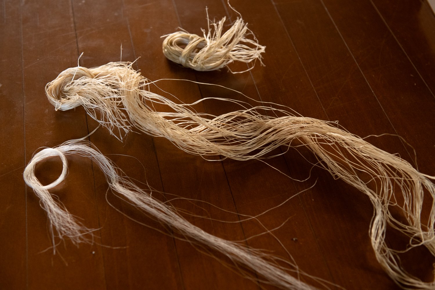 ▲手がらみから段々細く割いていく。