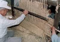 筵づくり：Making a straw mat