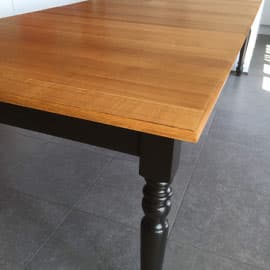 table en chêne pieds noir peint part qualideco à Chastre