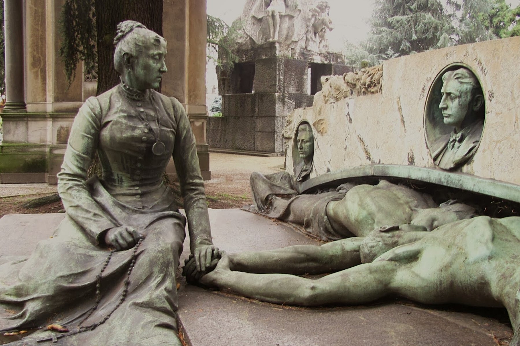Visita Cimitero Monumentale: Eros et Thanatos