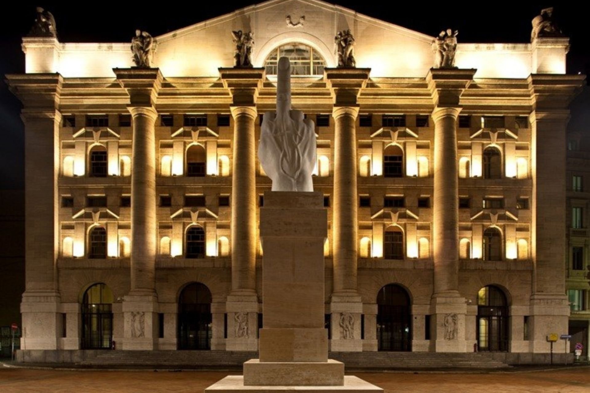 Sei piazze al centro del potere Milano