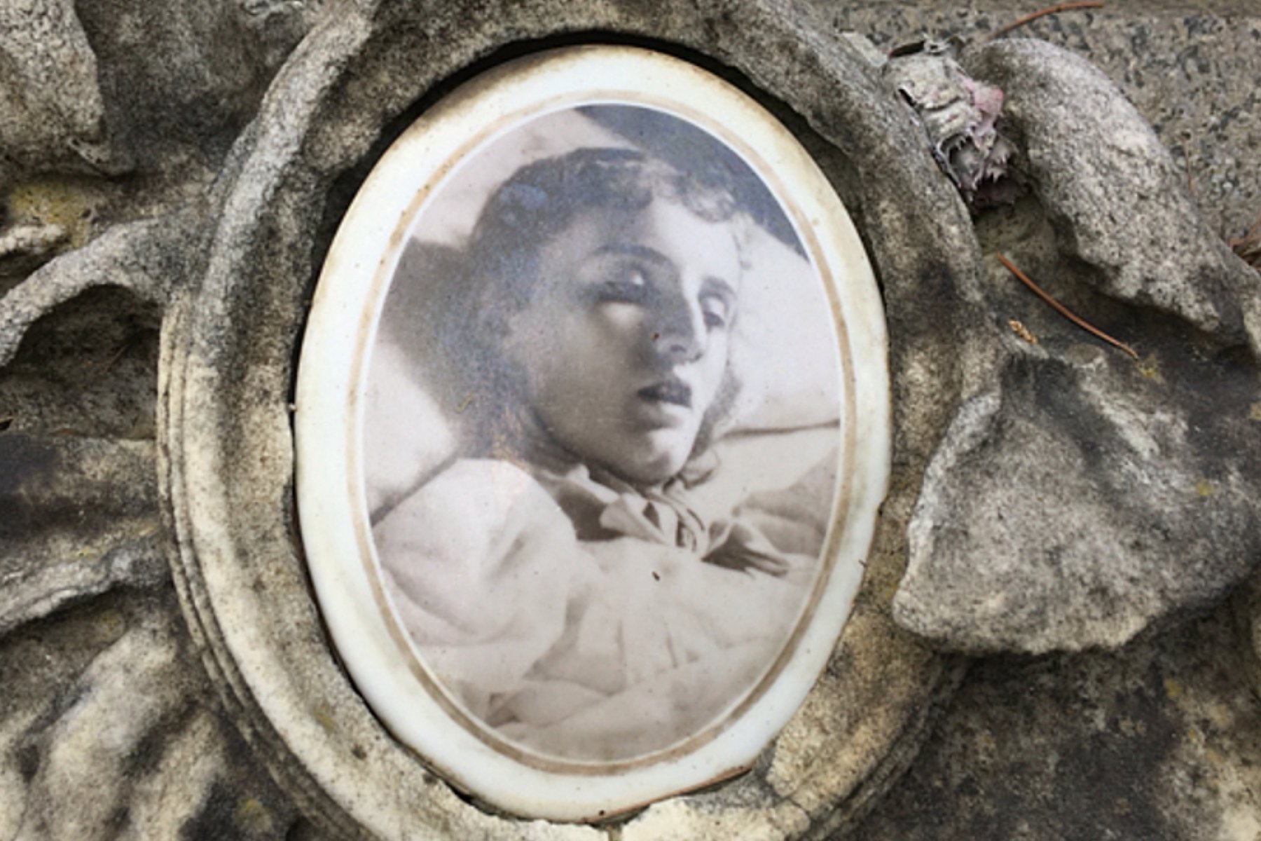 Visita Cimitero Monumentale: Eros et Thanatos