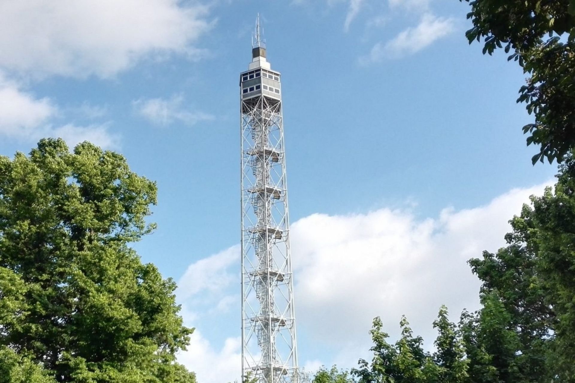 Visita guidata e aperitivo Torre Branca