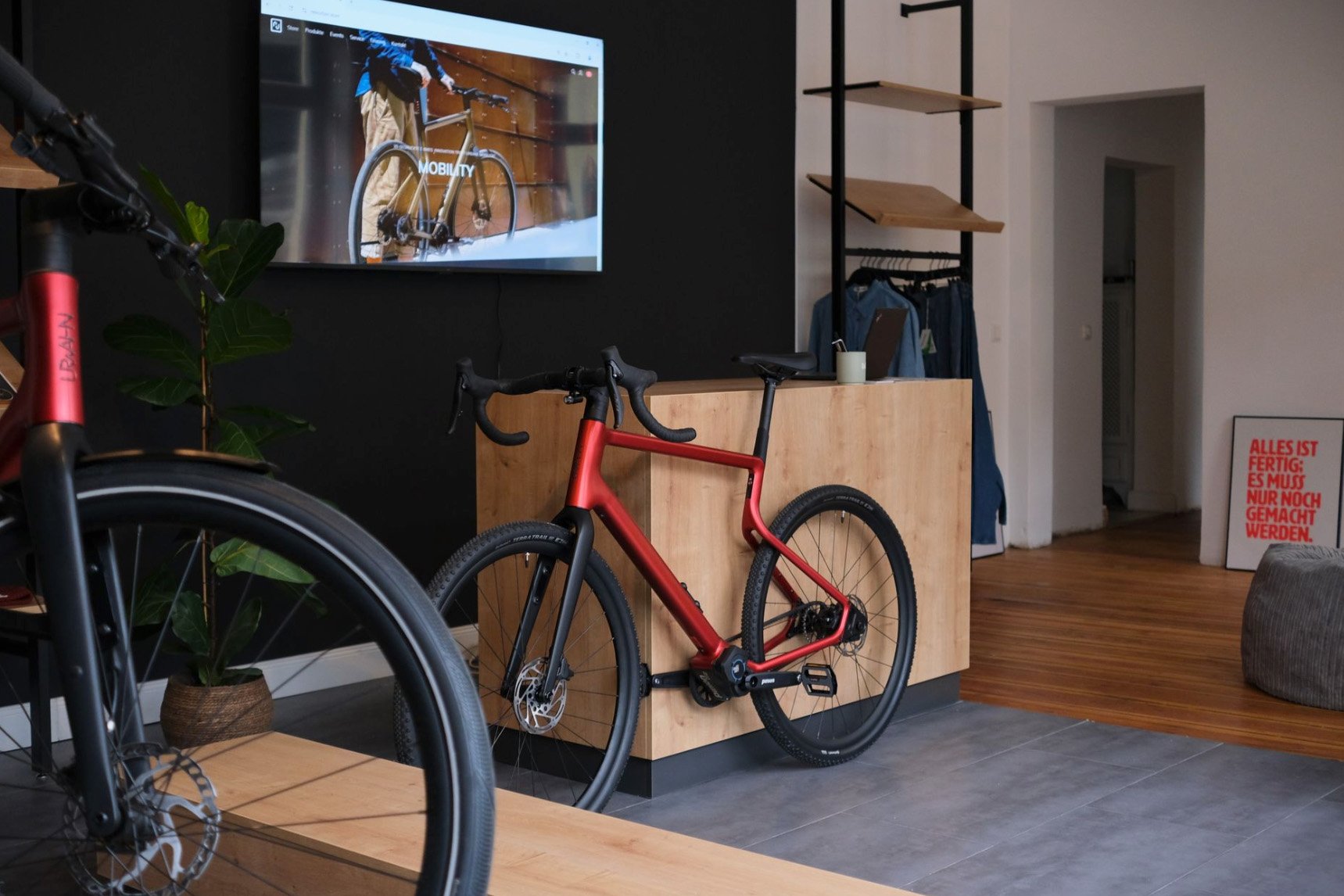 URWAHN eröffnet in Hamburg neuen Hotspot für Bikes, Design & Lifestyle