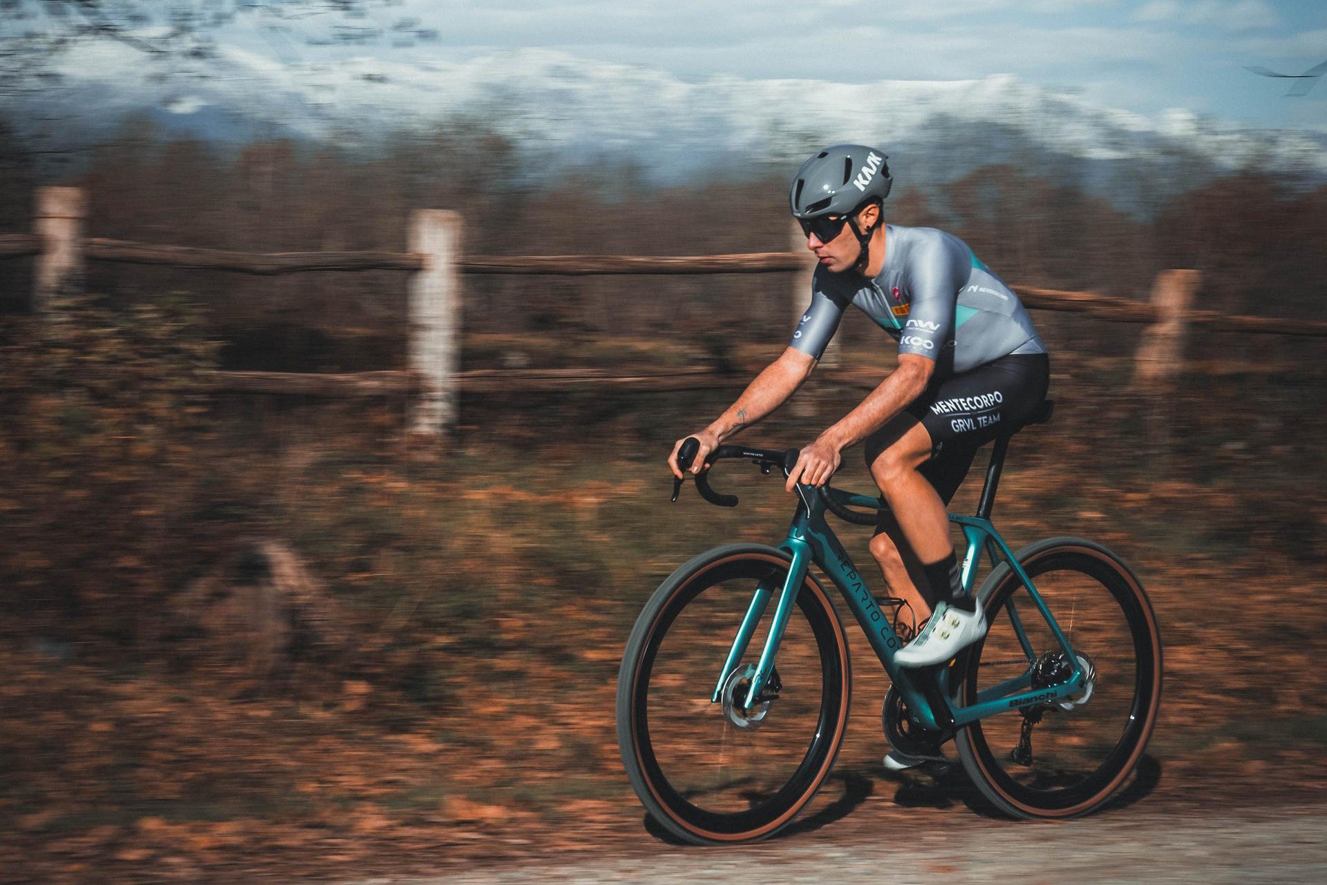 BIANCHI STÄRKT GRAVEL-RENNPROGRAMM MIT MENTECORPO PRO TEAM