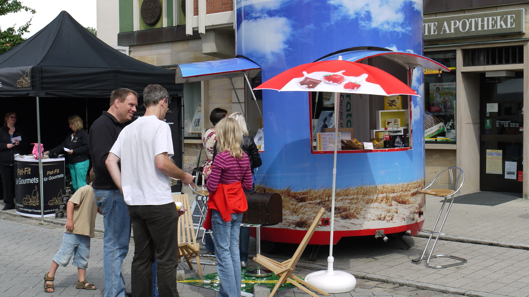 Kinder und Erwachsene mit Entertainment