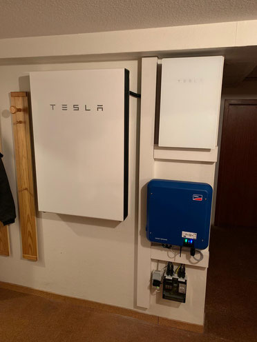 Tesla Speicher, Tesla Gateway und SMA Wechselrichter © iKratos