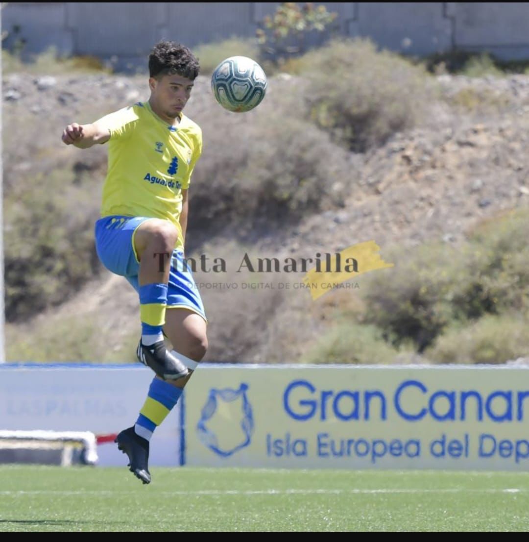 Bentagay, máximo goleador de la categoría con la UD Las Palmas, y campeón de Liga