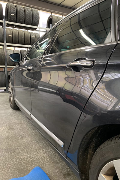 Portière arrière droite enfoncée après intervention