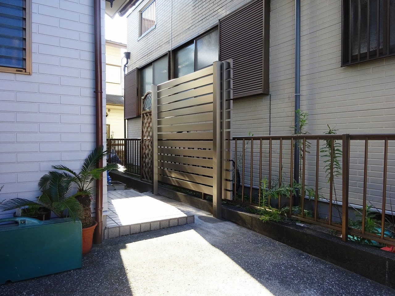 ５ 目隠しフェンスの設置