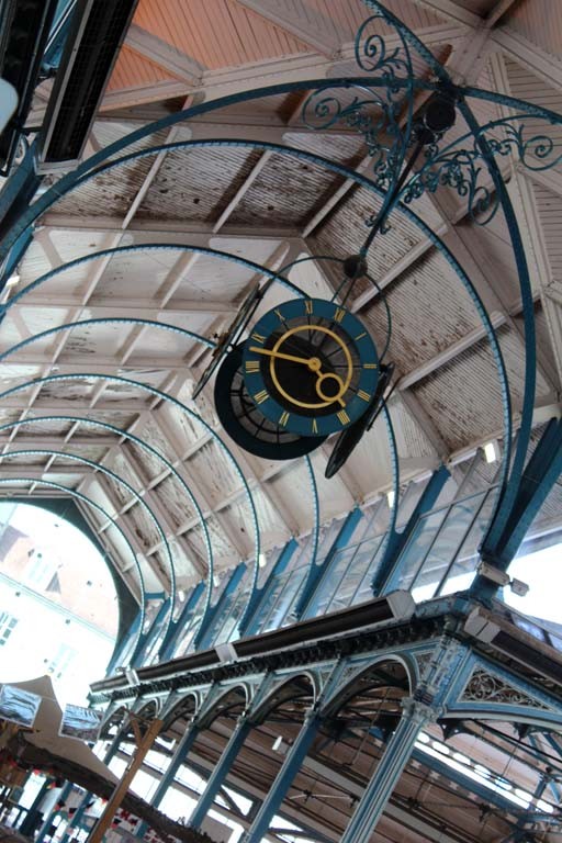Pascale : Dijon, l'horloge du marché