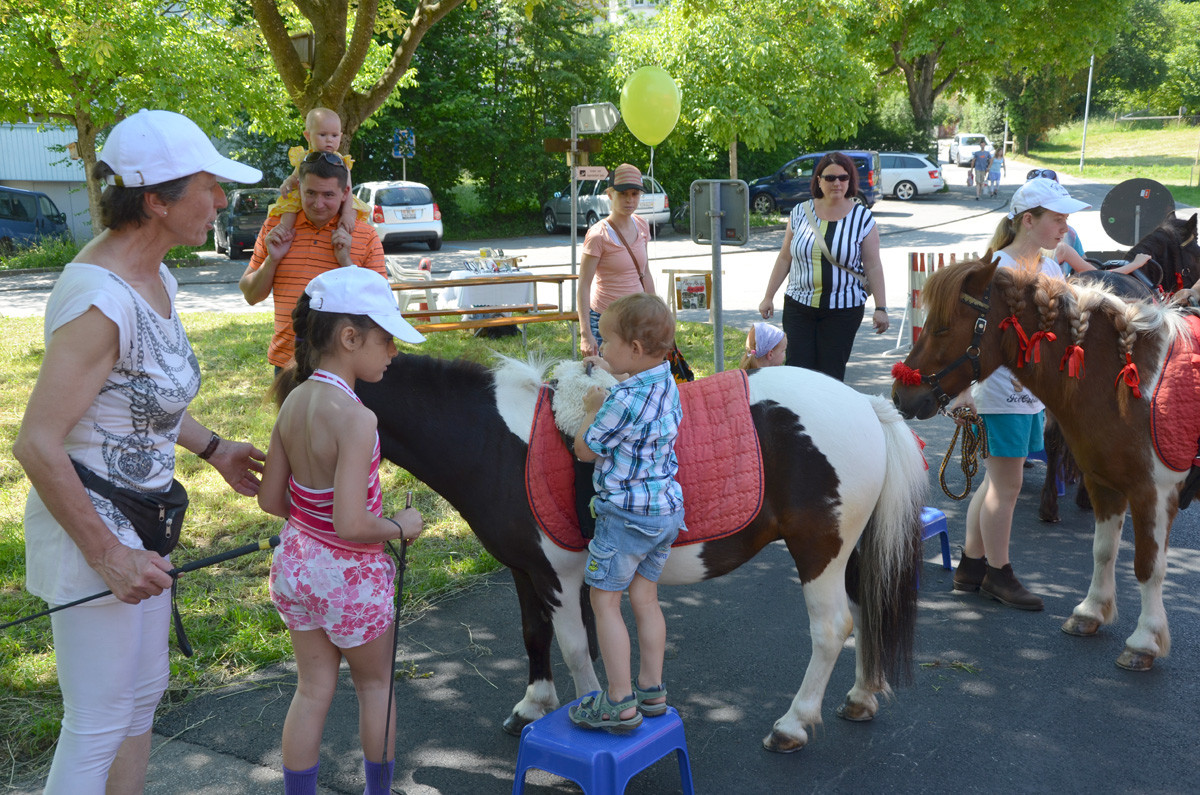 Kinderprogramm auf dem Vorplatz