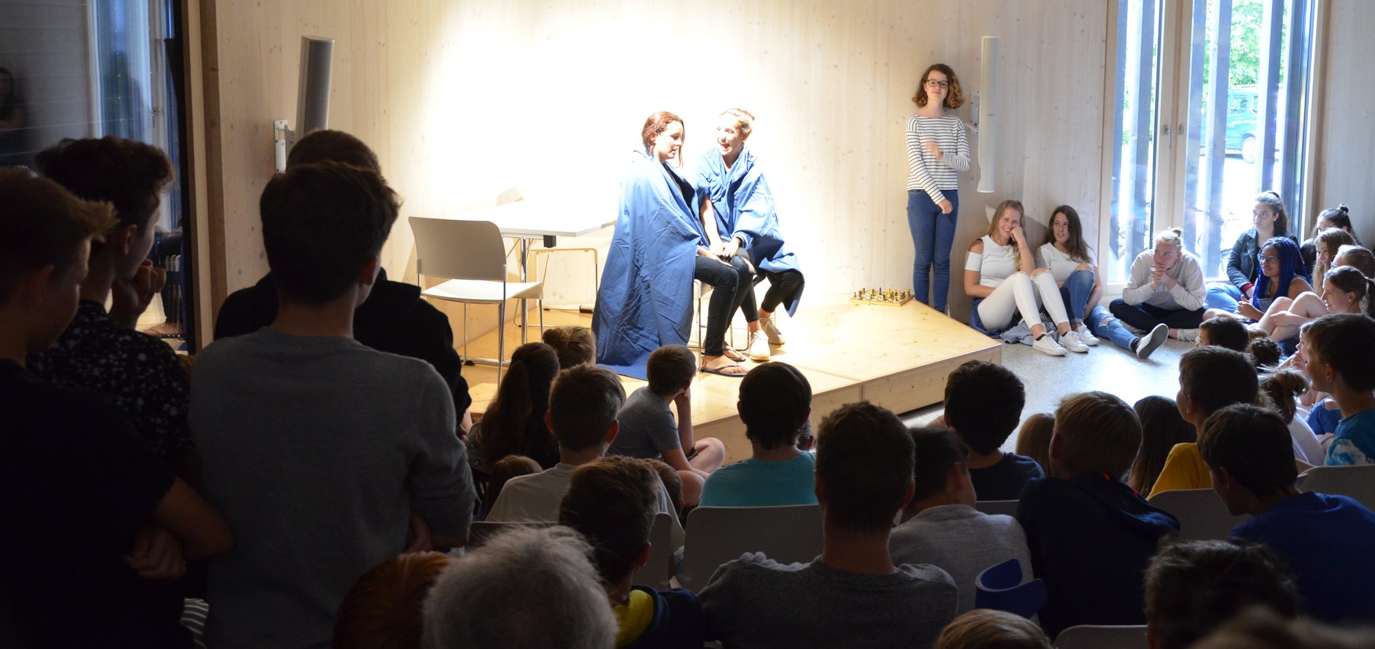 Theater auf dem Podium