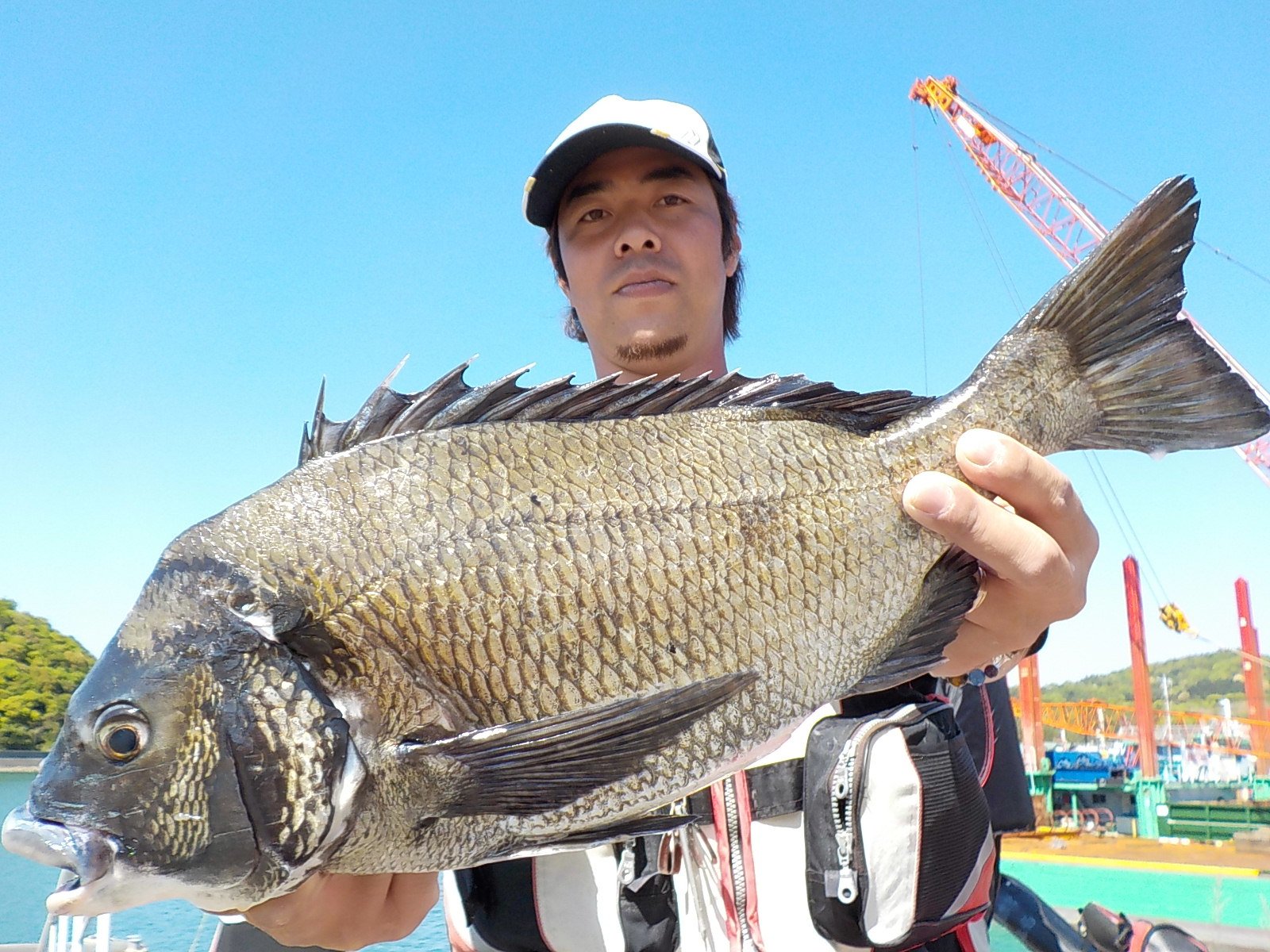 ４月２３日　磯釣りで木村さん　ガバチヌ５１．６㎝