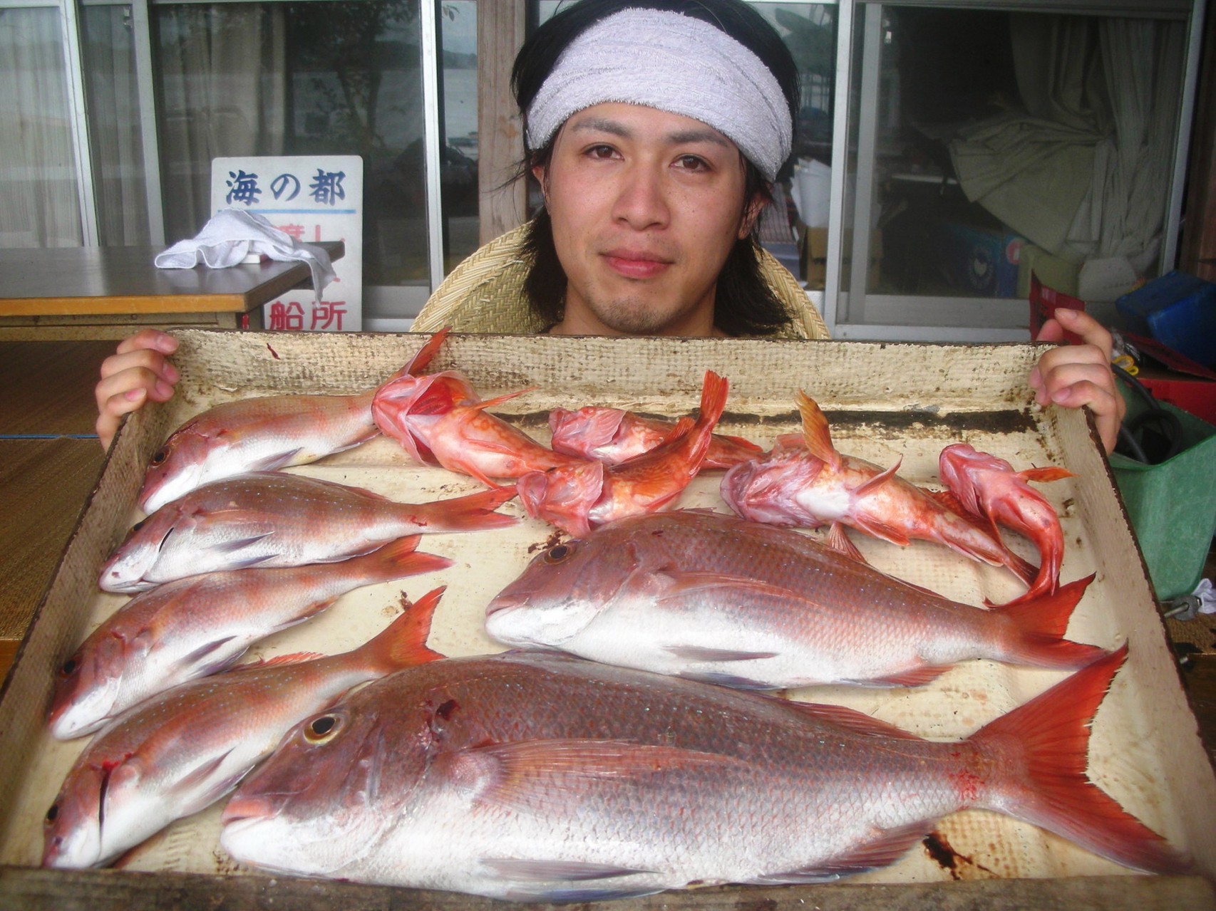 ８月１日　船外機付きレンタルボートで毛利さん　マダイ５０㎝を頭に６匹　ガラカブ５匹