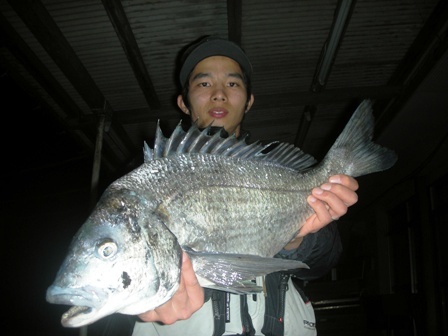 ２月１９日　磯から石原さん　５４㎝