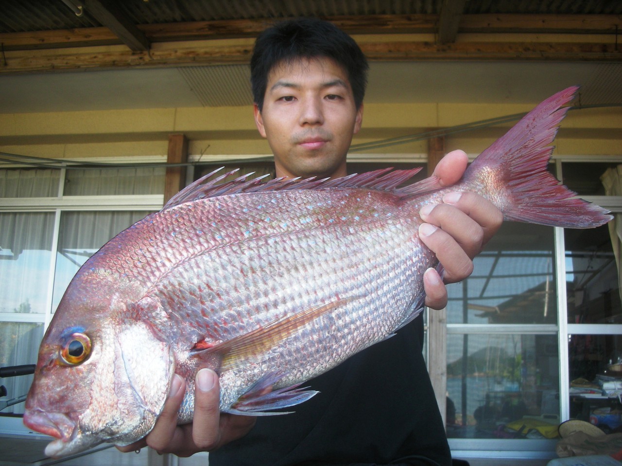 １０月１３日　渡邊　智洋さん　マダイ５２㎝