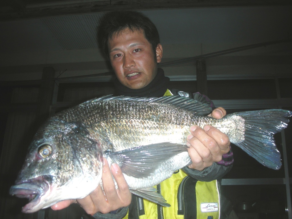 ４月８日　斉家　潤さん　巨チヌ５５㎝