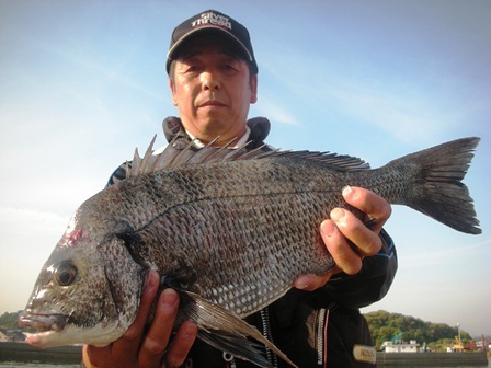 ５月１５日　磯釣りで内田さん　５０㎝