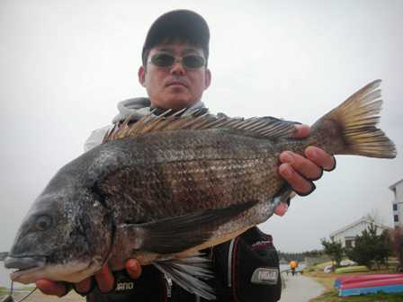 ３月１９日　磯から西村さん　５４㎝