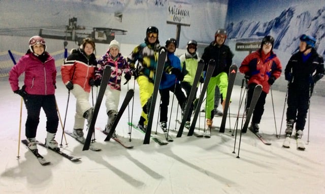 Erstes Skitraining der Saison in der Skihalle Neuss