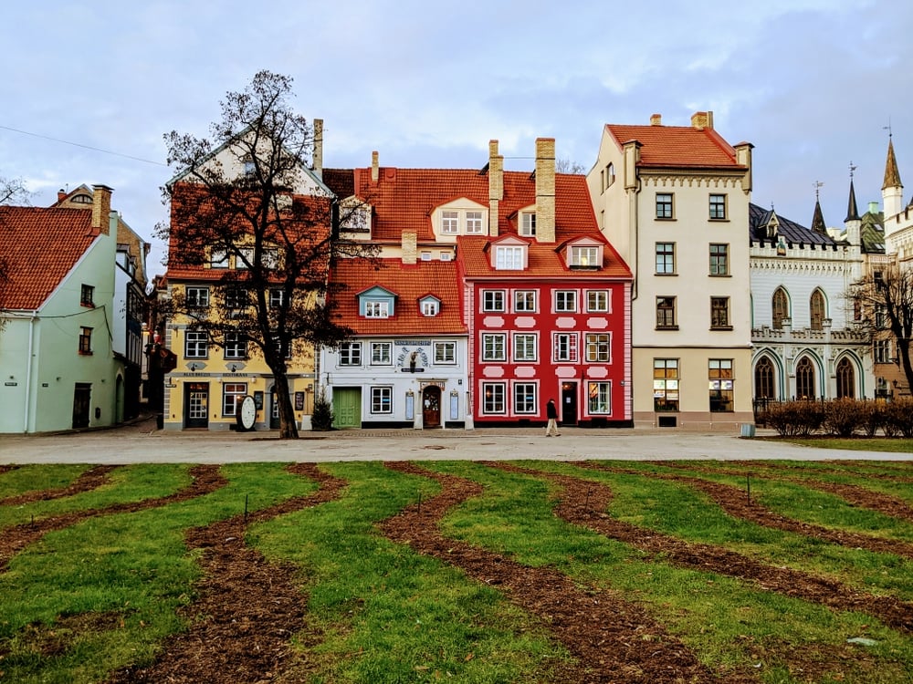Typische Häuserfront in Riga Old Town 