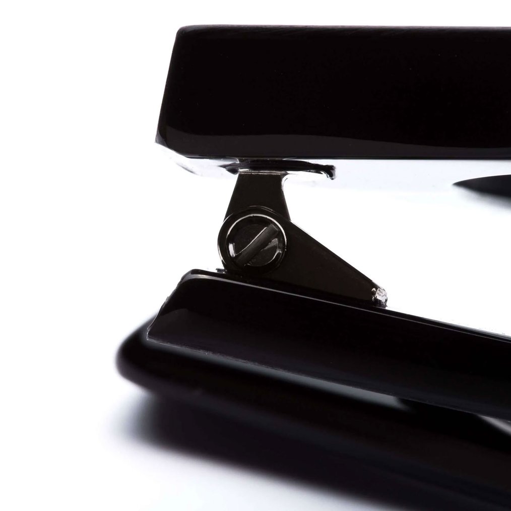 jacques durand（ジャックデュラン）の特徴　6. HINGE TECHNOLOGY（高品質なヒンジへのこだわり）