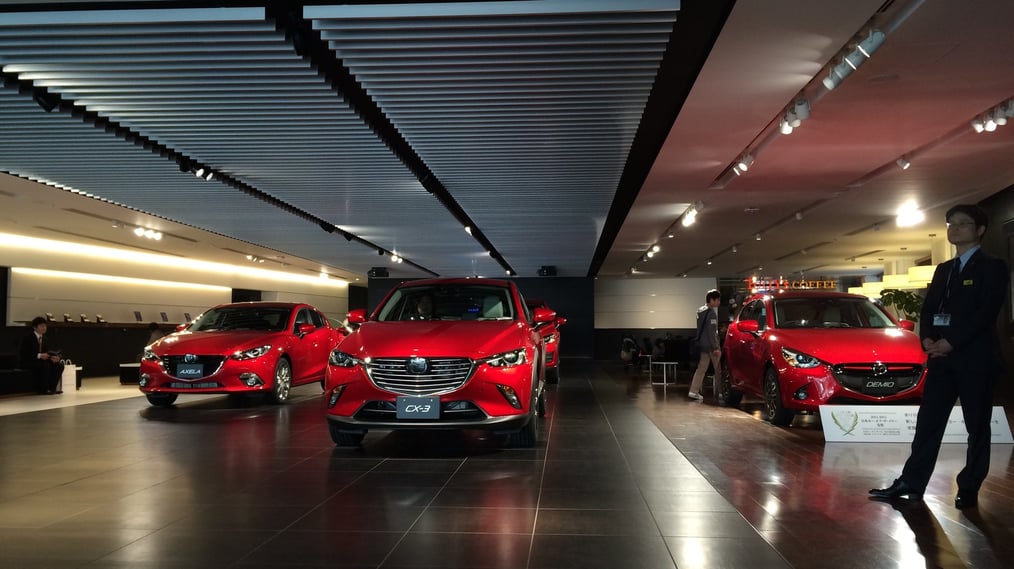 マツダ本社ロビー