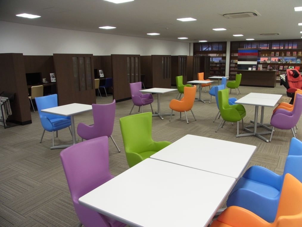 広島マツダ石内山田店 店内 2階スペース