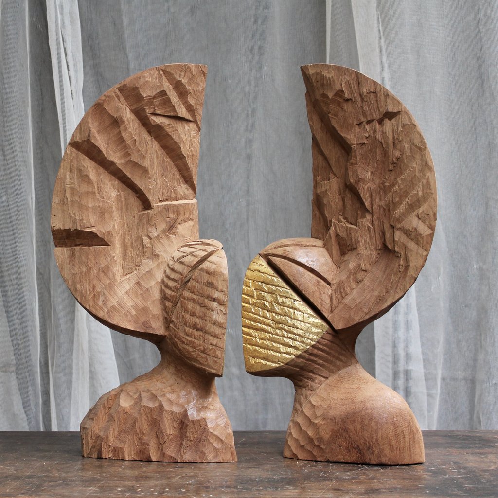 Conseil trouvé, iroko doré à la feuille, 84 x 40 x 26 cm (x2)