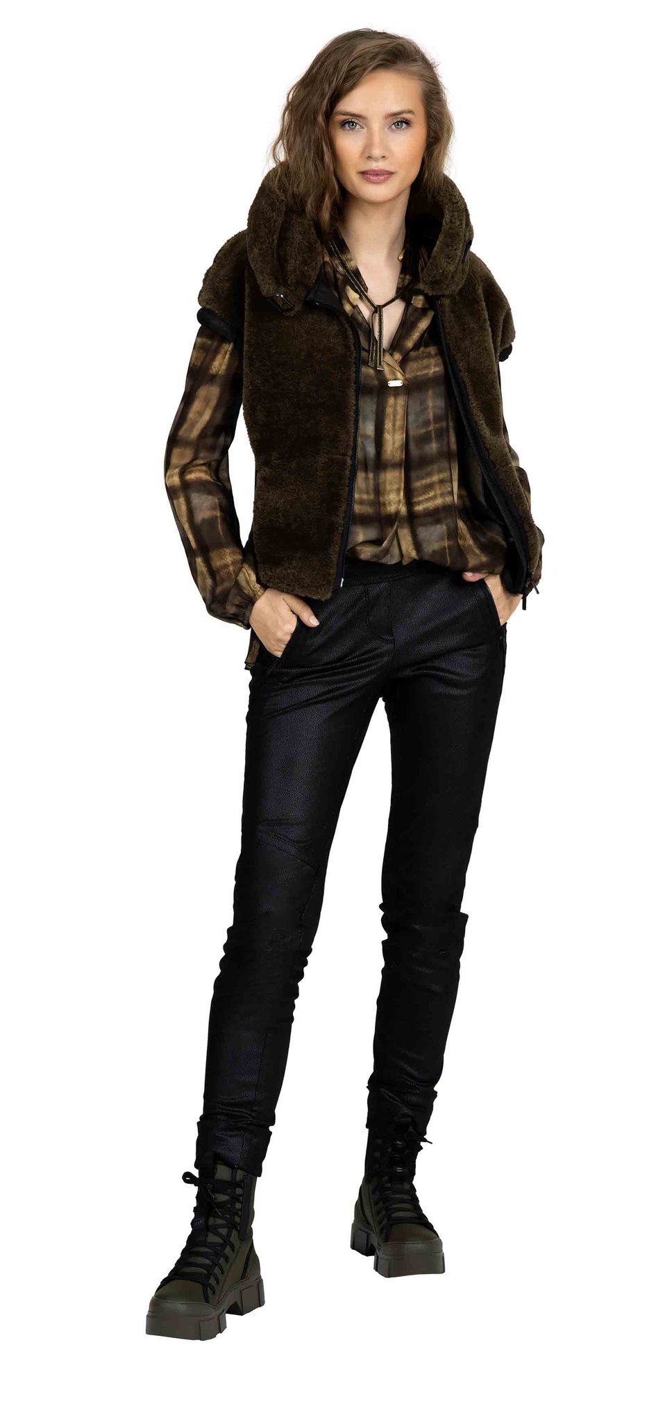 Vest 228-28, Blouse 231-27, Jogger 1041-101