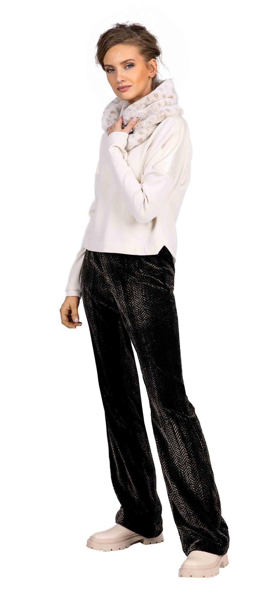 Collar 283-31, Sweater 229-30, Pants 223-41