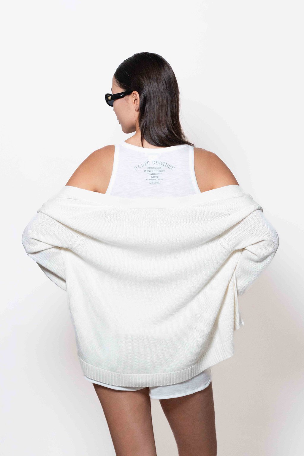 Tank Top E26-11-01-1 Off White, Cardigan E26-52-K04-1 Blanc, Shorts E26-11-09-1 Off White