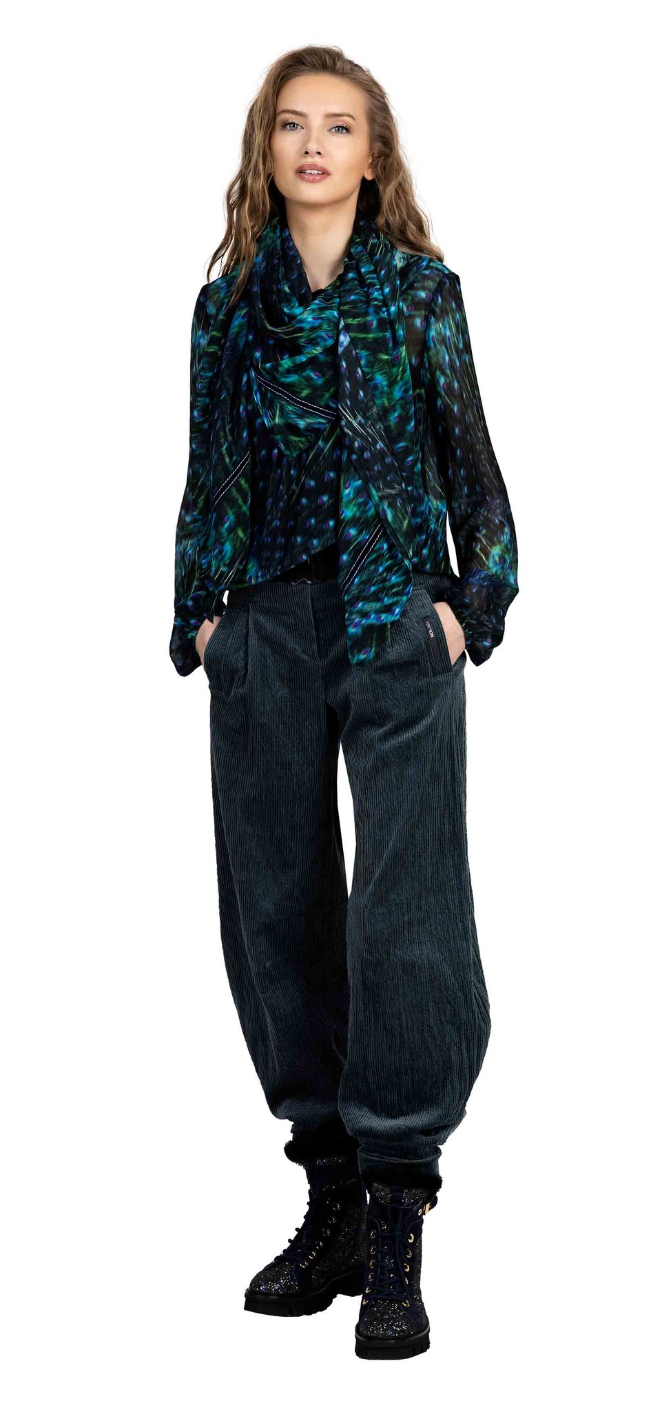 Scarf 281-52, Blouse 2033-52, Pants 2039-53