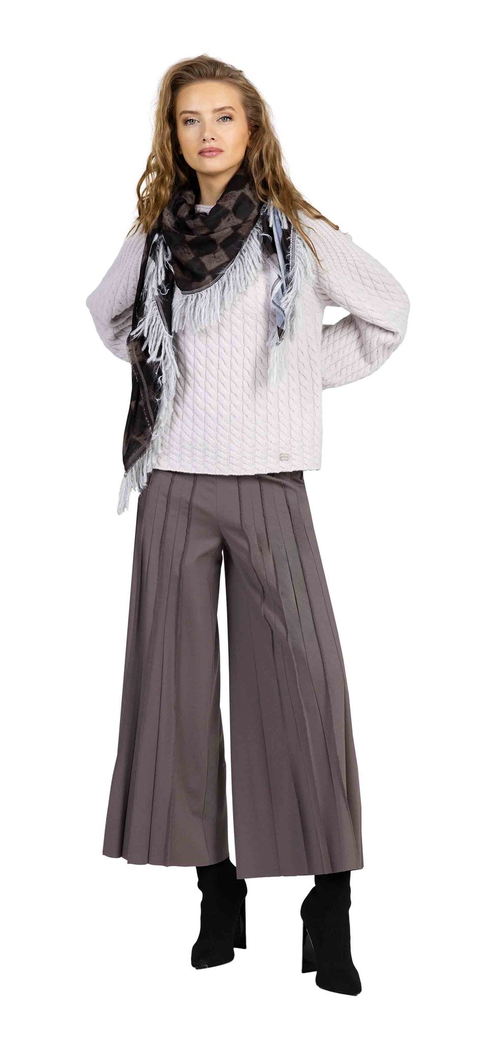Scarf 288-7, Sweater 2061-57, Culotte 2026-56