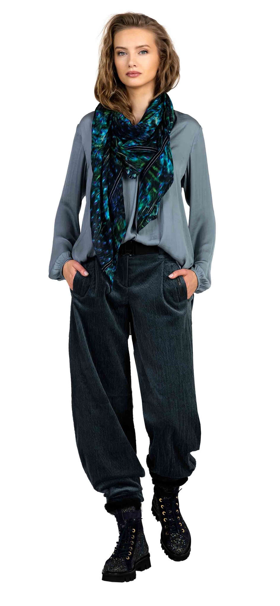 Scarf 281-52, Blouse 2013-50, Pants 2039-53