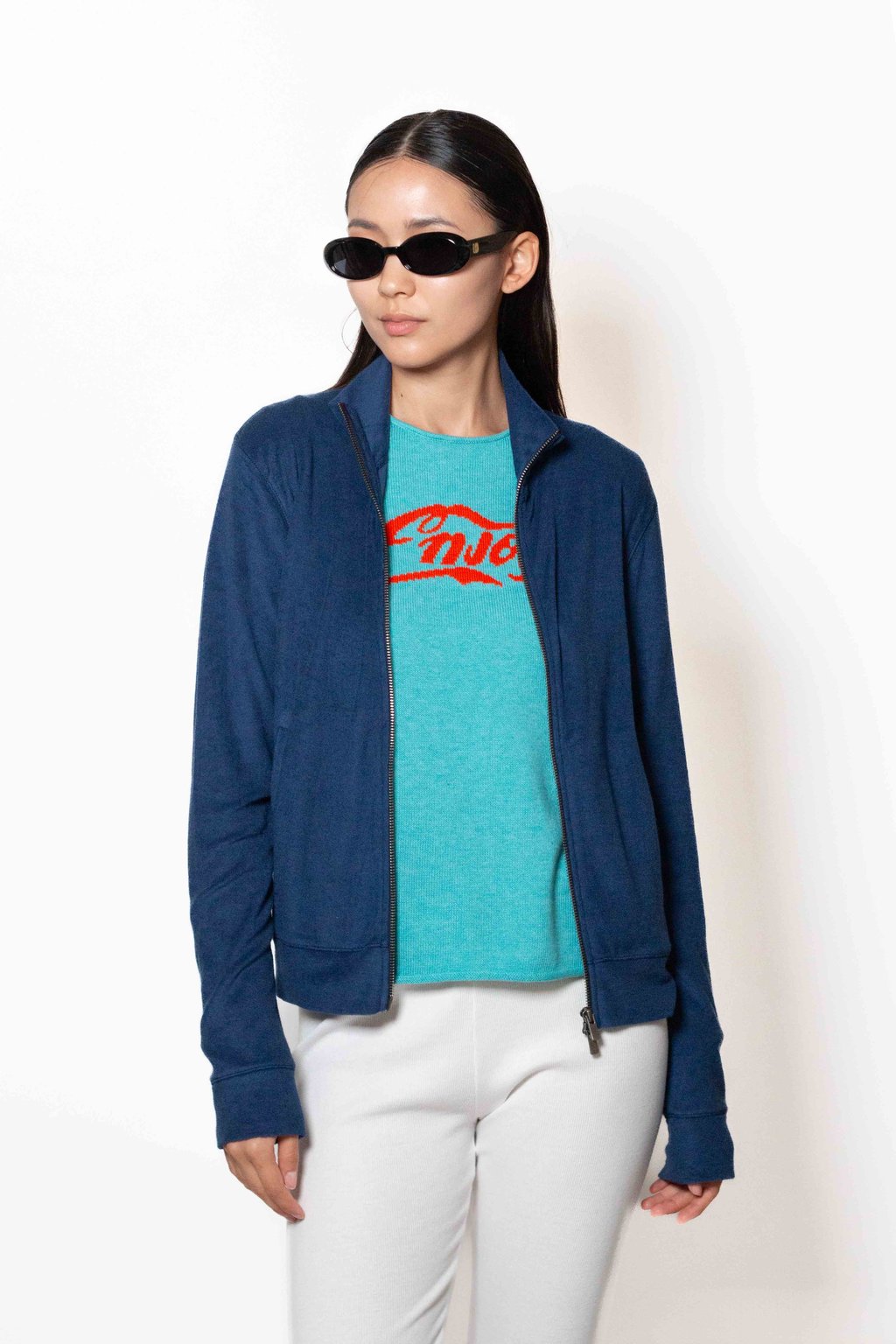 Jacket E26-07-06-4 Navy, Sweater E26-59-K01-Enjoy-2 Turquoise, Pants E26-22-05-1 Off White