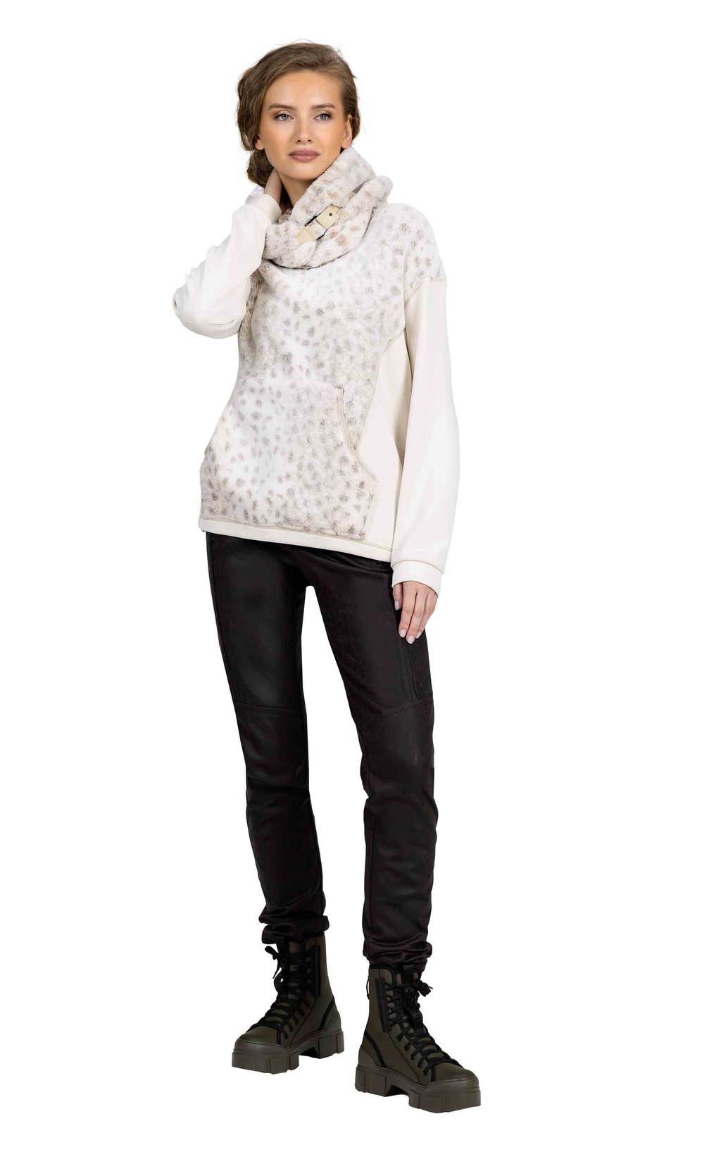 Collar 283-31, Sweater 246-31, Jogger 206-38