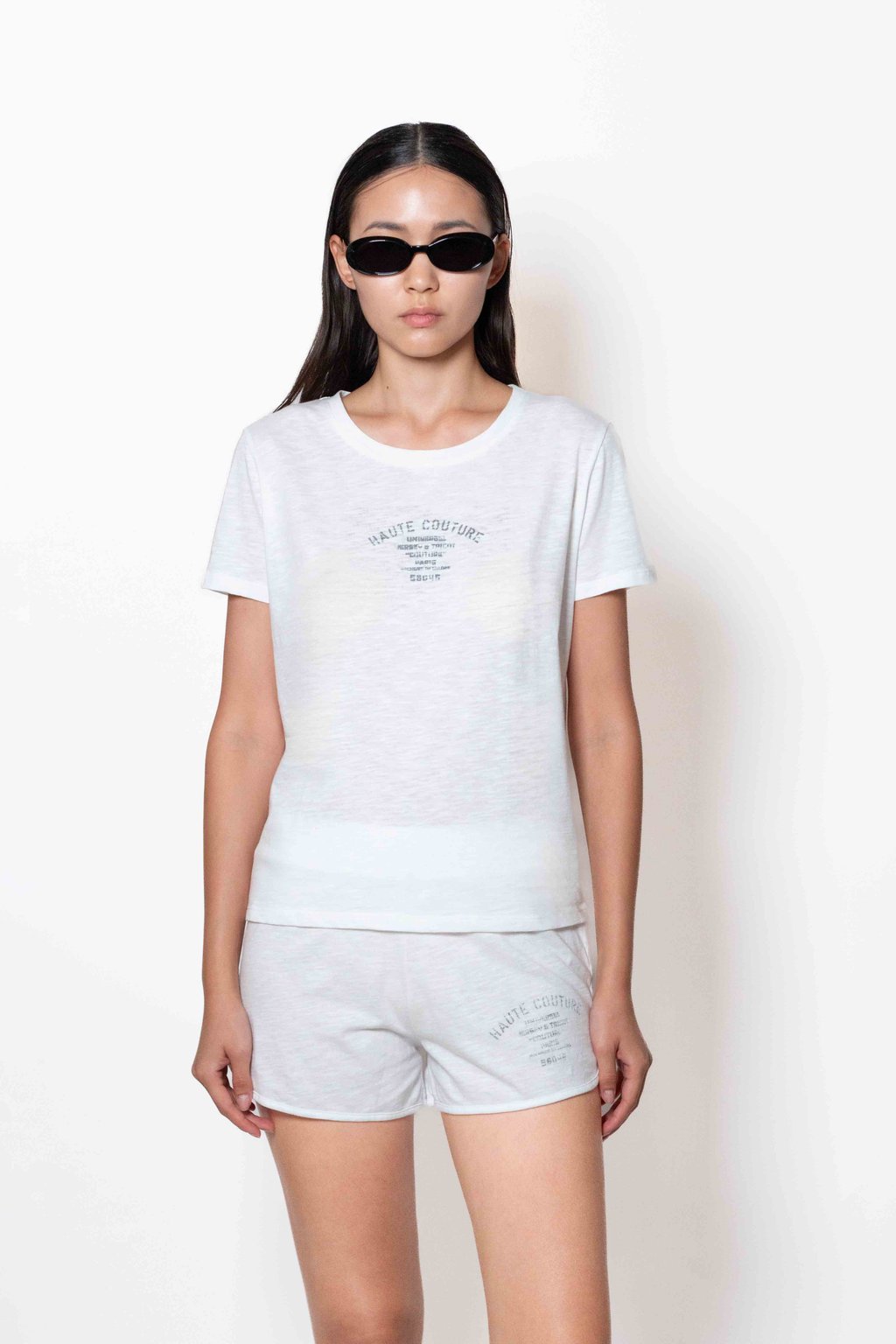 T-Shirt E26-11-03-1 Off White, Shorts E26-11-09-1 Off White