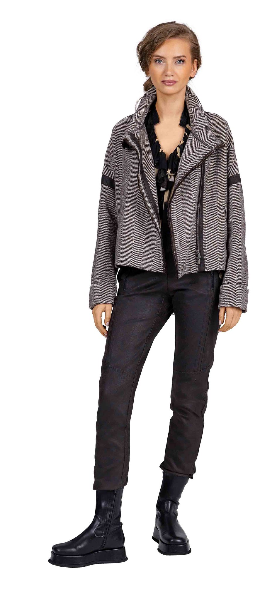 Jacket 218-38, Blouse 227-39, Jogger 206-38