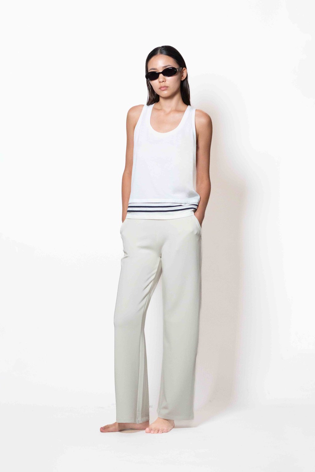 Tank Top E26-04-01-1 Blanc, Pants E26-06-02-4 Ciment