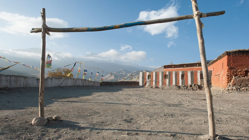 Fussballplatz auf dem Klosterhof von Tsarang