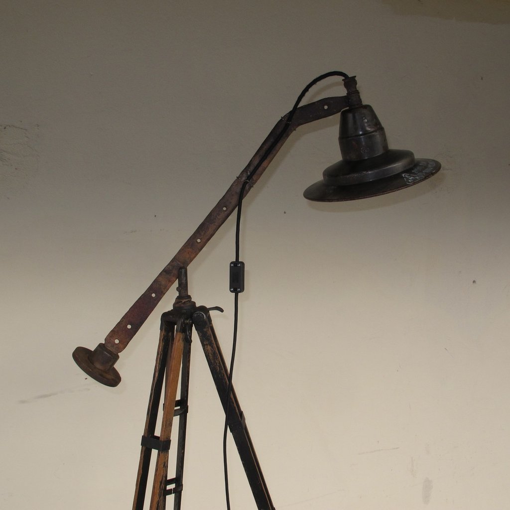 Lichtobjekt Tripot, Kraftobjekte Wolfgang Wallner Hall in Tirol