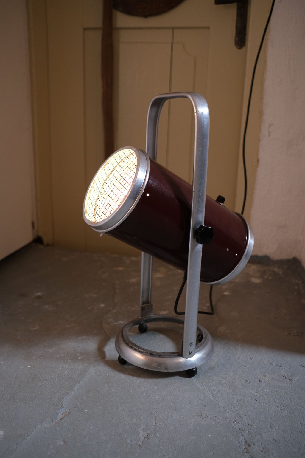 Lampe, Lichtobjekt, Heizkanone, Skulptur Wolfgang Wallner Hall in Tirol, Kunst