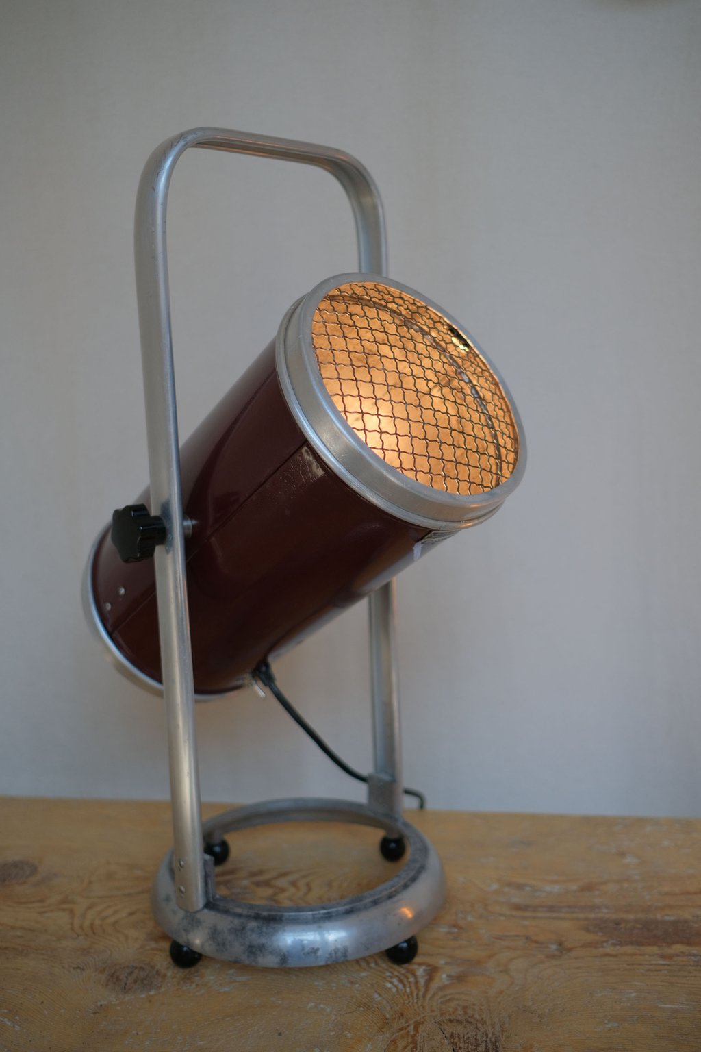 Lampe, Lichtobjekt, Heizkanone, Skulptur Wolfgang Wallner Hall in Tirol, Kunst