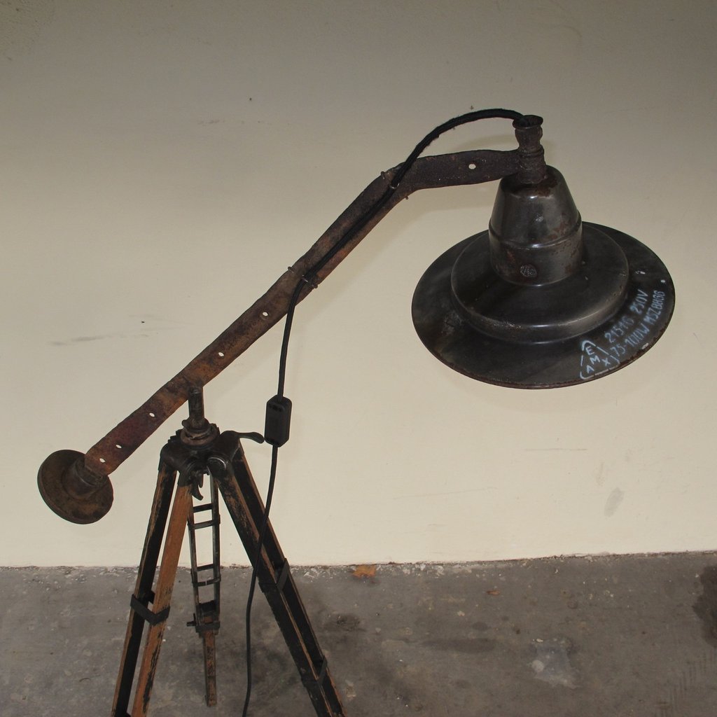 Lichtobjekt Tripot, Kraftobjekte Wolfgang Wallner Hall in Tirol