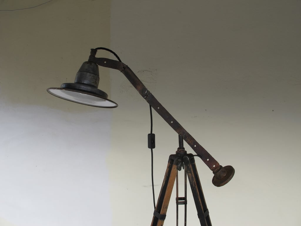 Lichtobjekt Tripot, Kraftobjekte Wolfgang Wallner Hall in Tirol