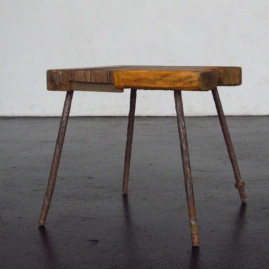 Beistelltisch, Brauchholz, Wohnskulpturen, Upcycling, Möbel, Kraftobjekte Wolfgang Wallner Hall in Tirol